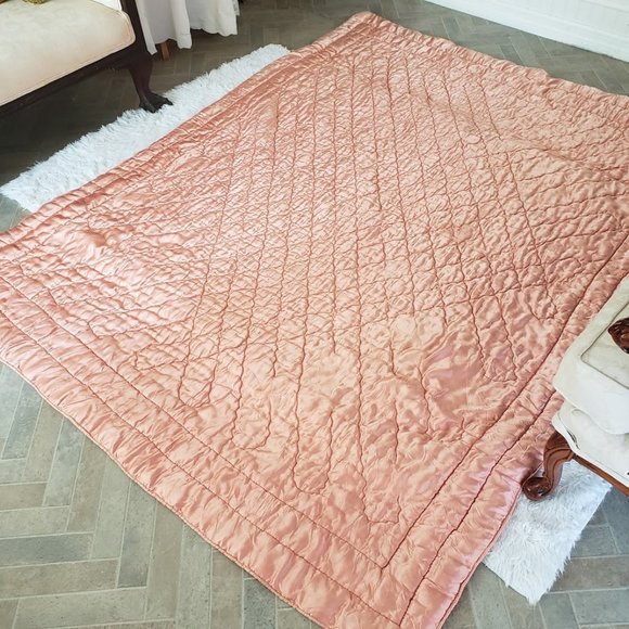 Lockport Vtg Quilted SATIN Comforter Blanket 66 x 85 Twin Pink Peach Thick Warm - Picture 7 of 16